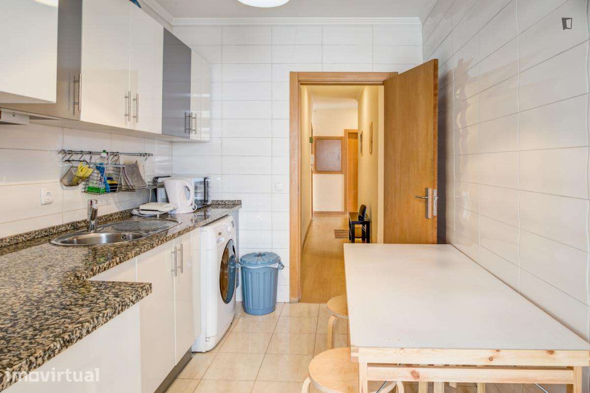 Quarto - localizado em Penha de França Lisbon - Grande imagem: 4/17