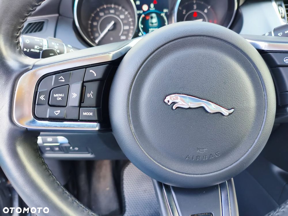 Jaguar E-Pace 2.0 i4D AWD R-Dynamic - 16