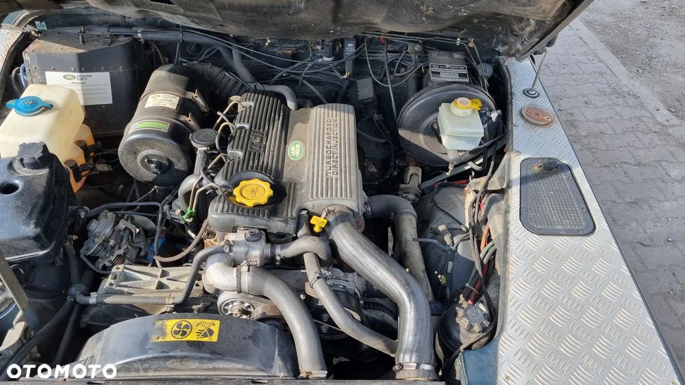 Land Rover Defender - 33