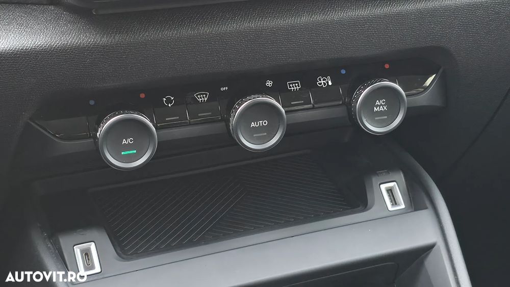 Citroën C4 PureTech 130 Stop&Start EAT8 SHINE - 25