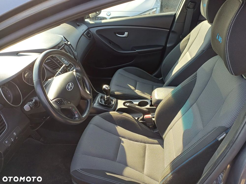 Hyundai i30 blue Kombi 1.6 GDi Passion - 18