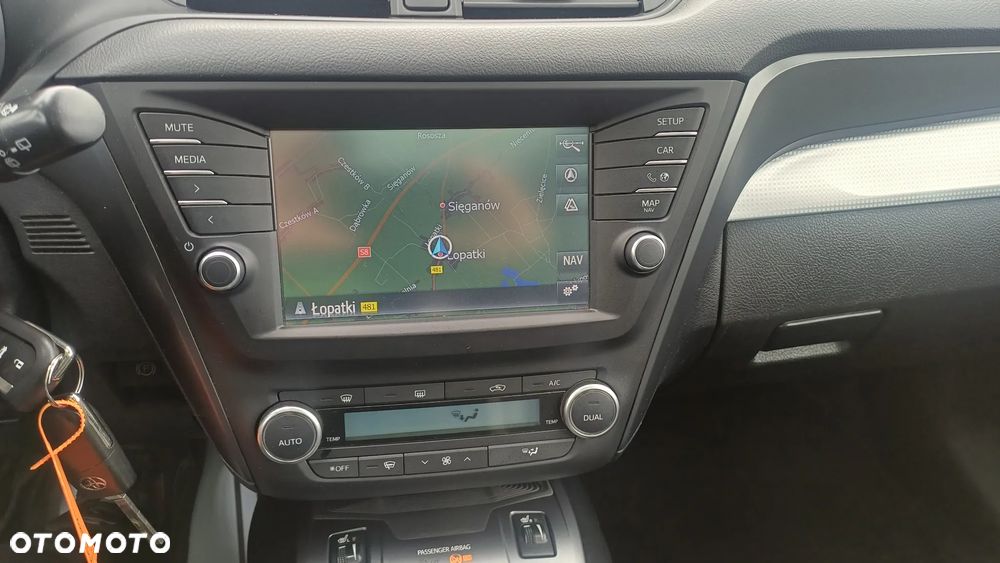 Toyota Avensis 1.8 Premium - 11