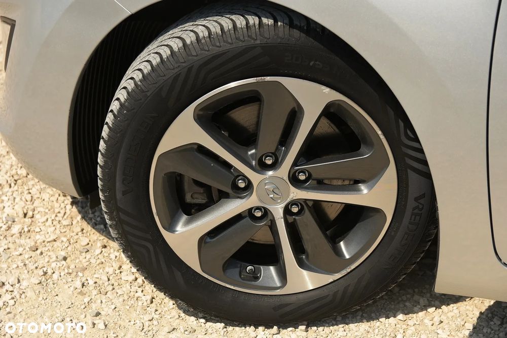 Hyundai i30 blue 1.6 GDI Passion - 15