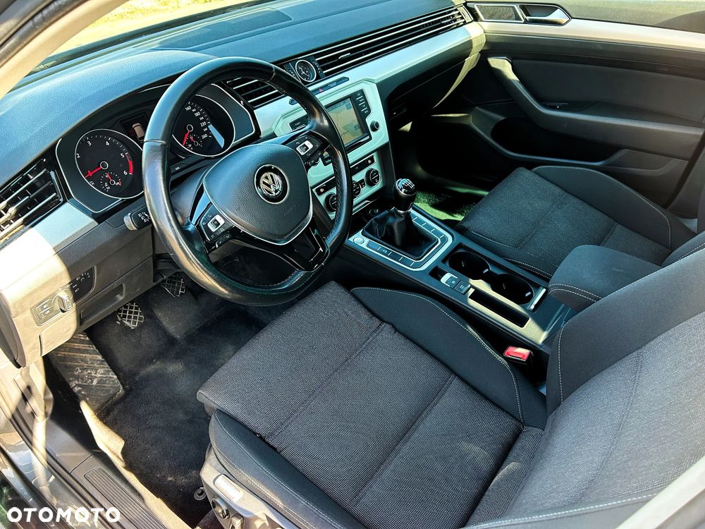 Volkswagen Passat - 30