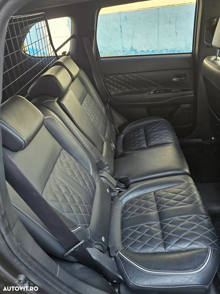 Mitsubishi Outlander PHEV 2.4 L 4X4 Instyle - 24