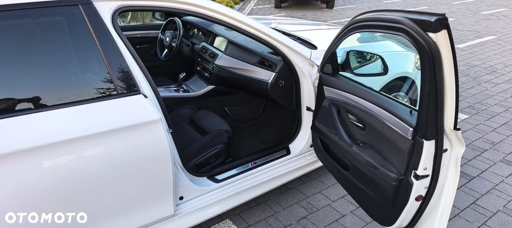 BMW Seria 5 525d xDrive - 16