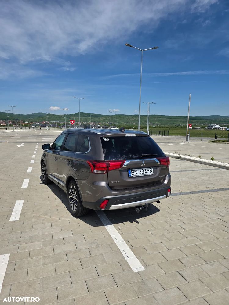 Mitsubishi Outlander 2.2 DI-D 4WD Automatik Edition 100+ - 4