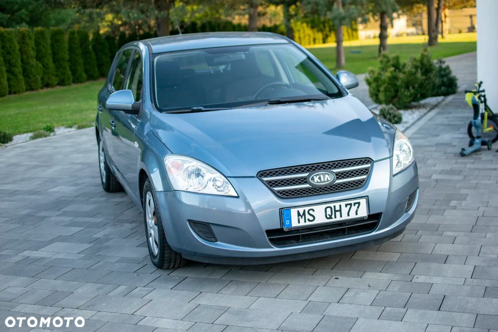 Kia Ceed - 12