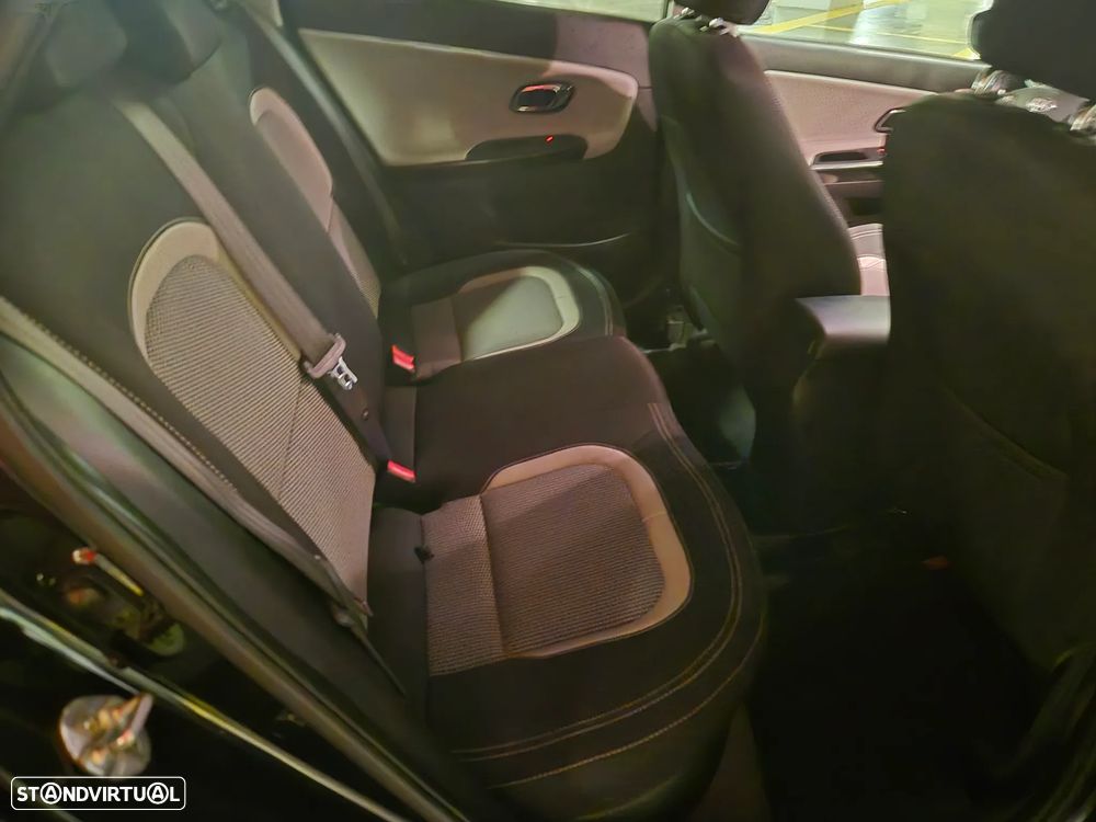 Kia Ceed SW 1.6 CRDi Prime - 36