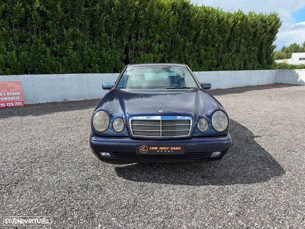 Mercedes-Benz E 220 D Classic - 10