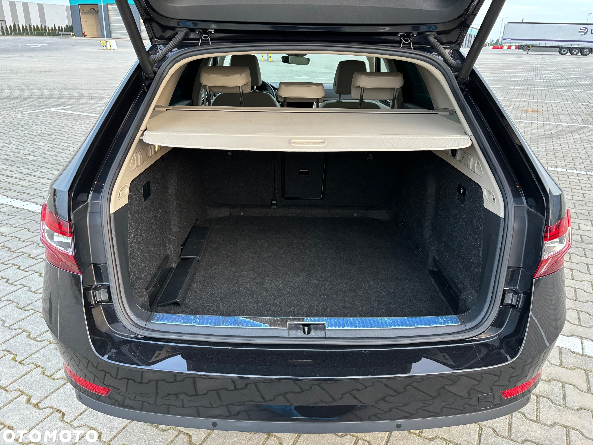 Skoda Superb 2.0 TDI SCR 4x4 L&K DSG - 27