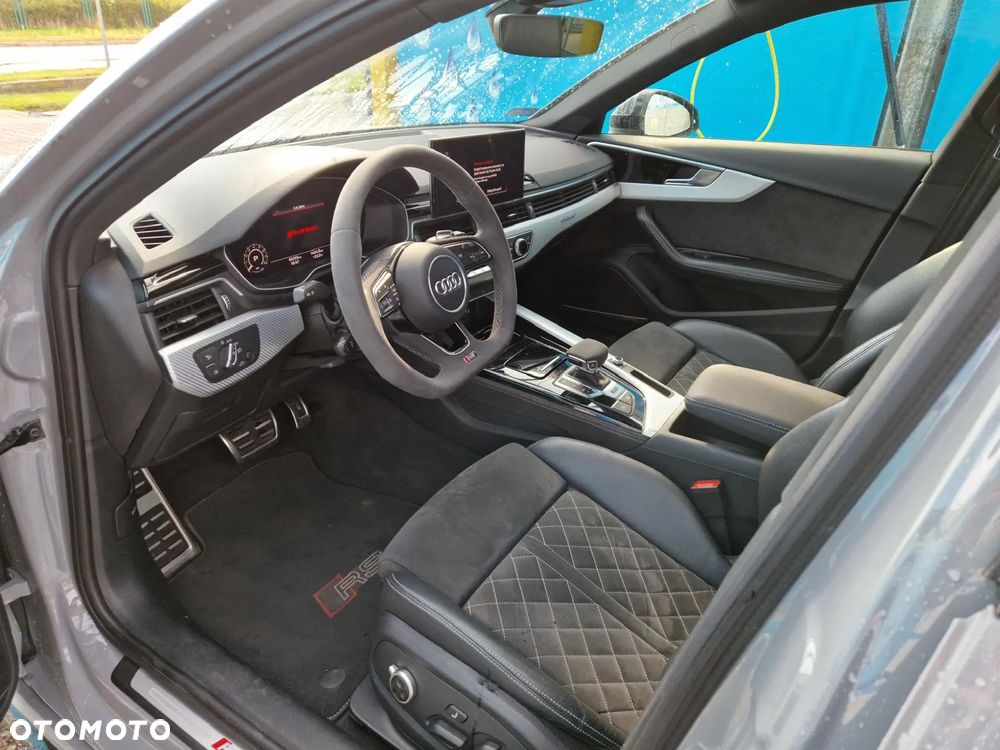 Audi RS4 Avant - 6