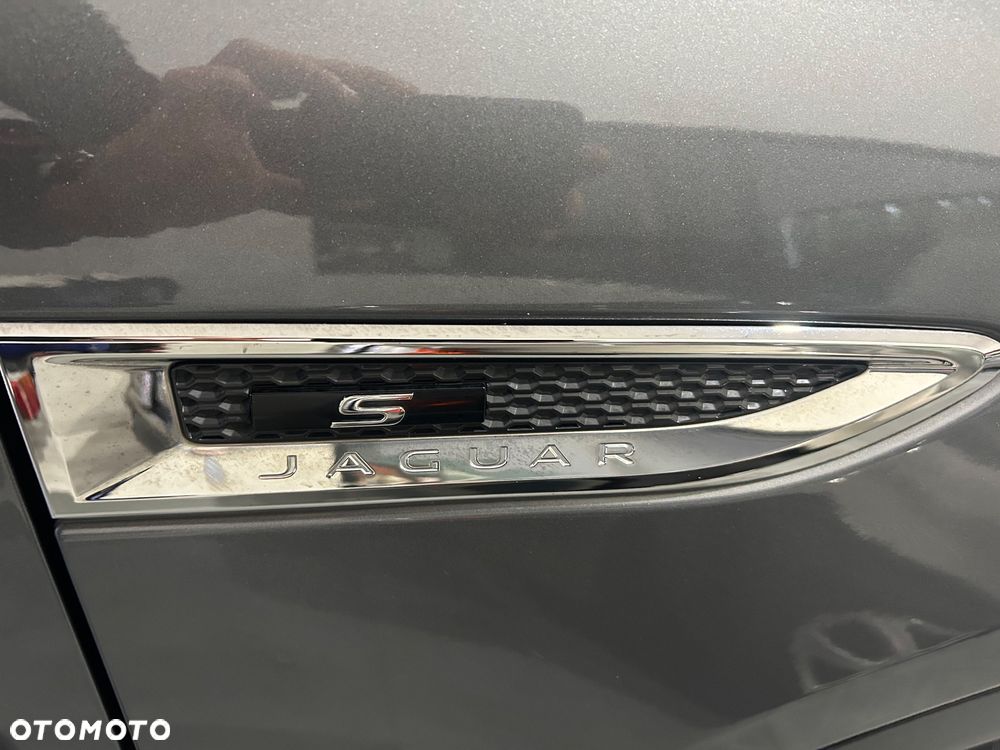 Jaguar E-Pace D150 R-Dynamic - 32