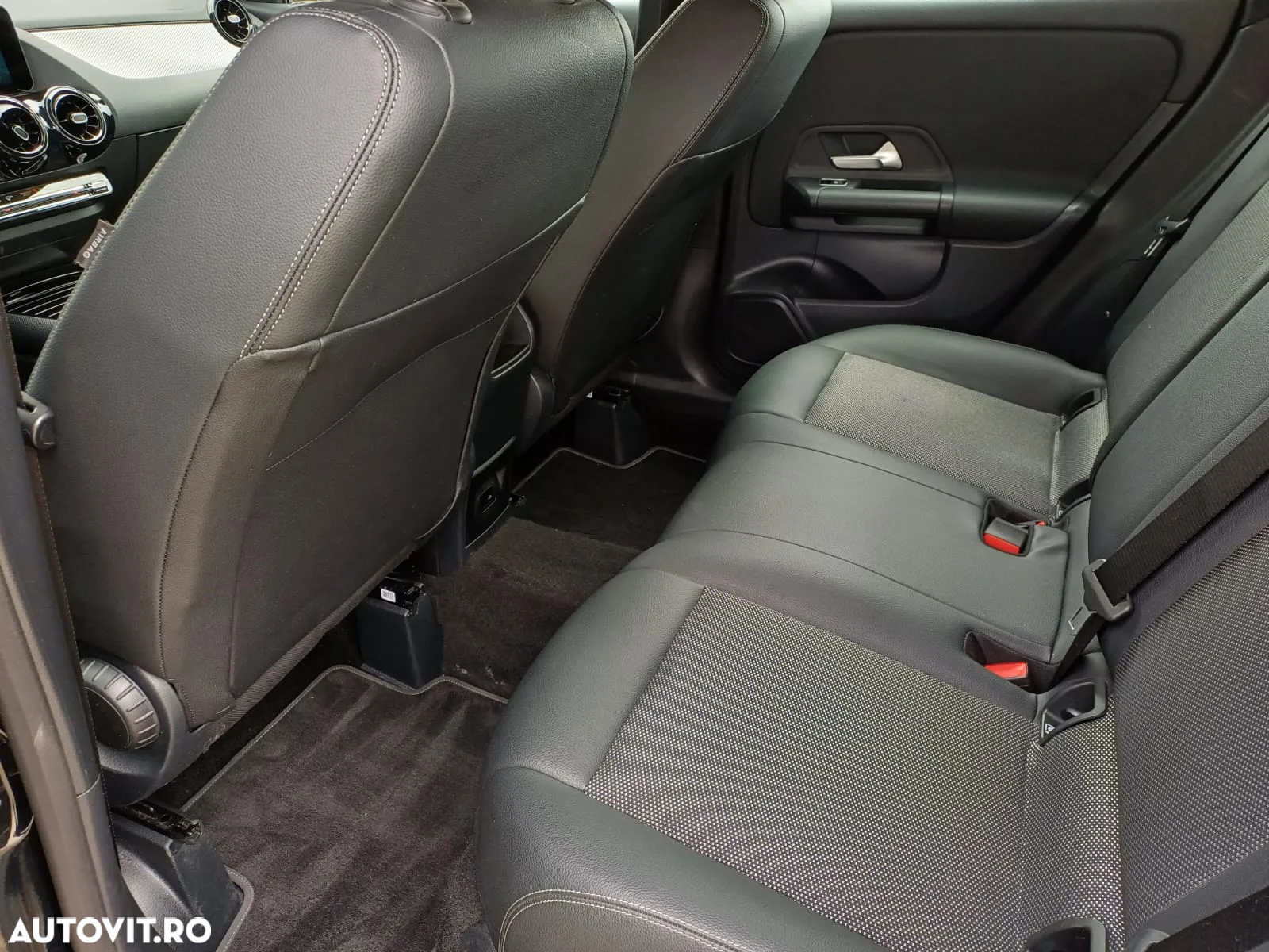 Mercedes-Benz GLA 180 d Aut. - 16