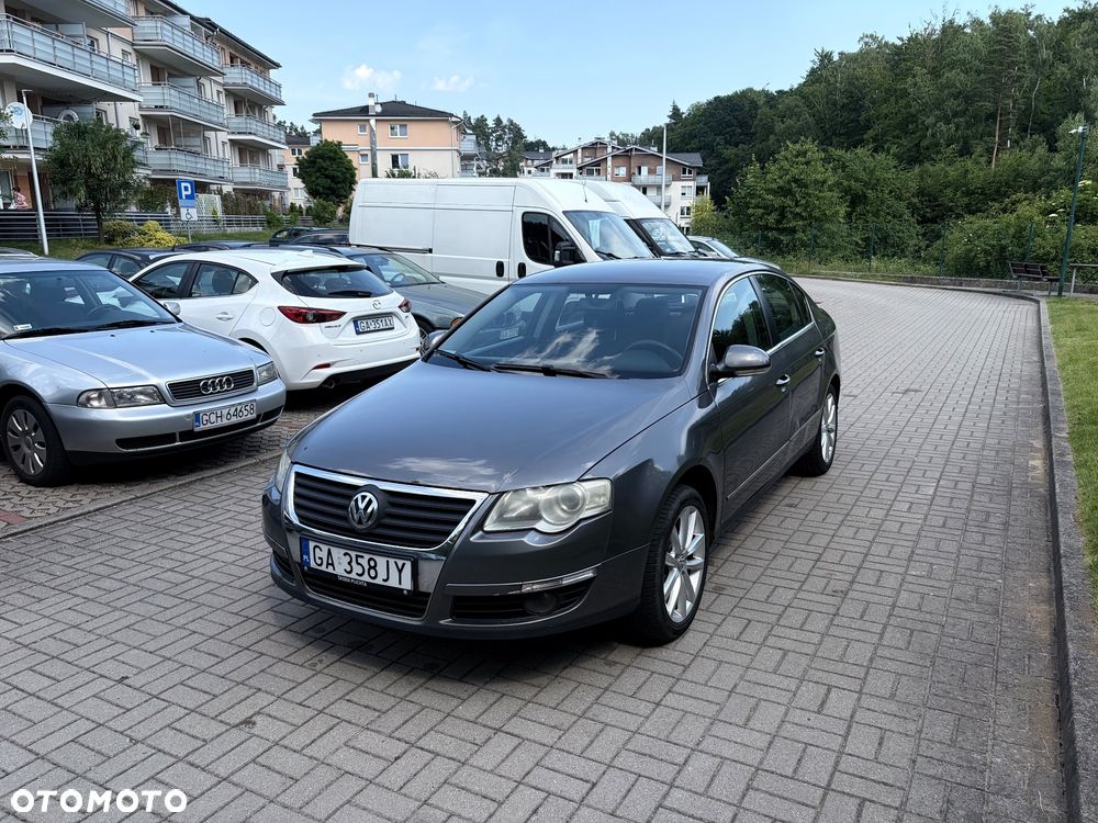 Volkswagen Passat 1.6 FSI Trendline - 1
