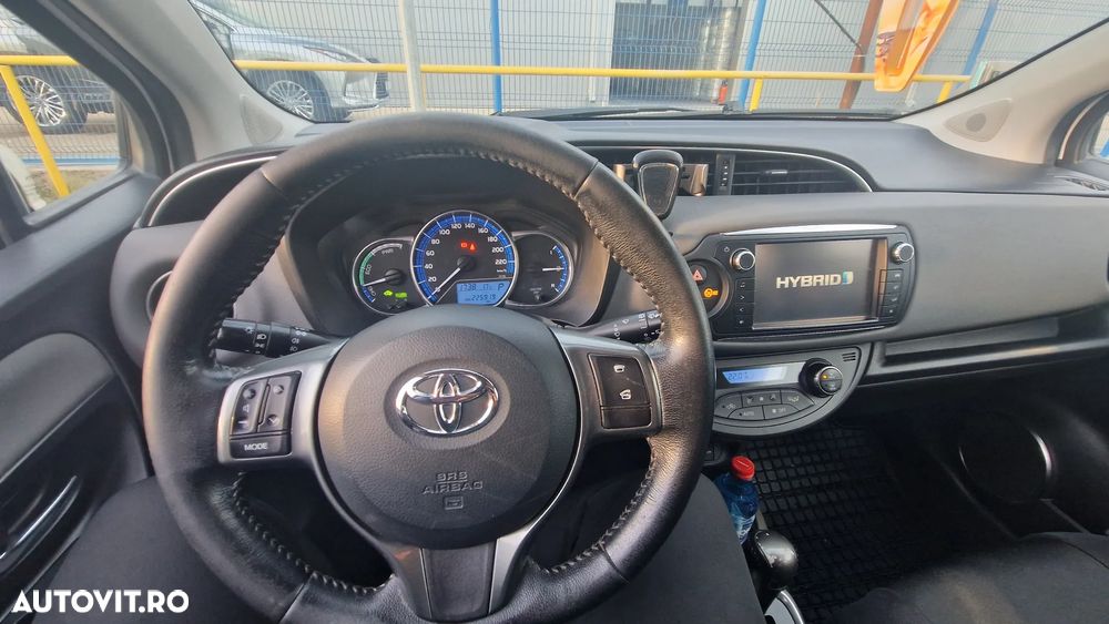 Toyota Yaris 1.5 VVT-i HSD Terra - 3