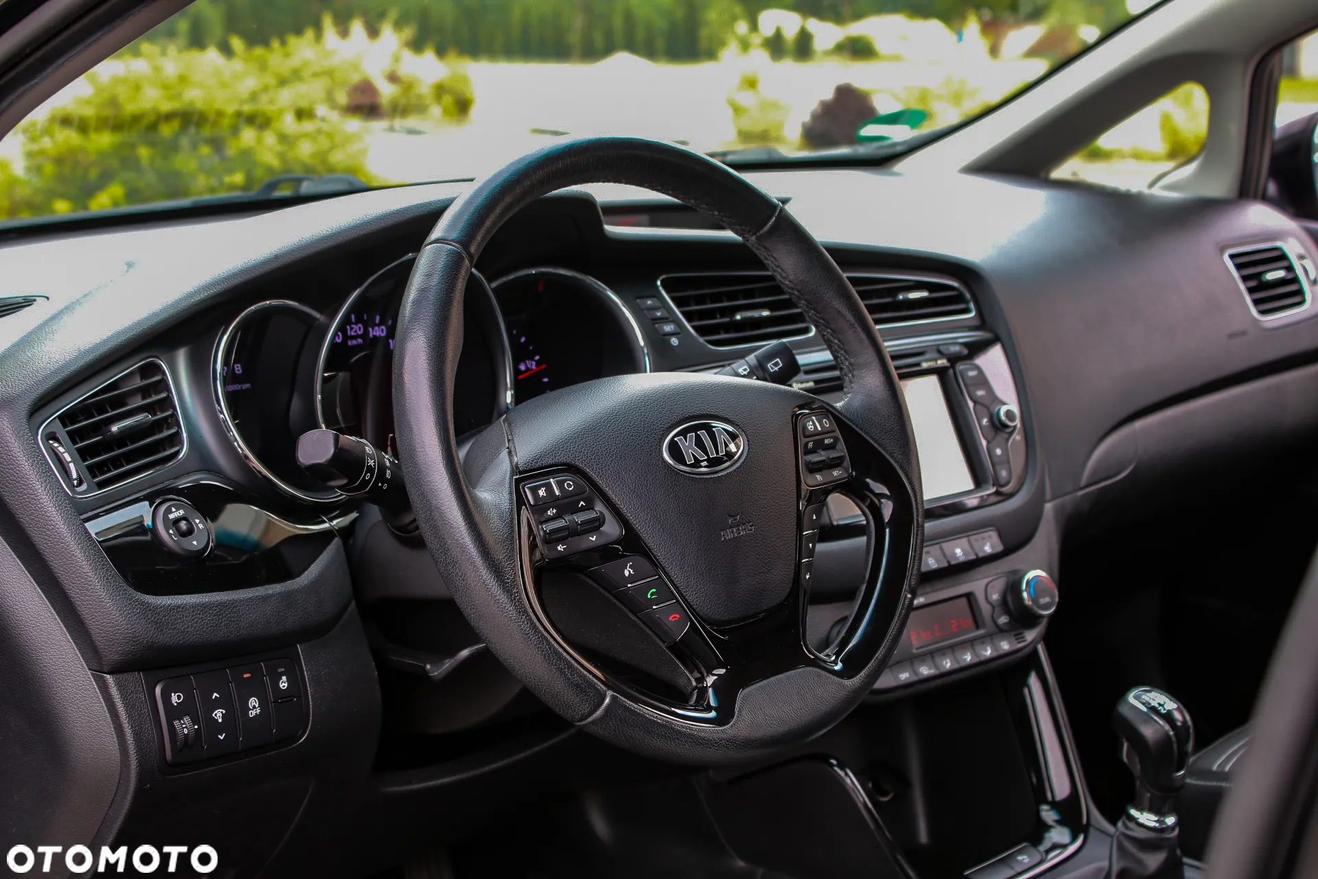 Kia Ceed 1.6 GDI Dream Team Edition - 29