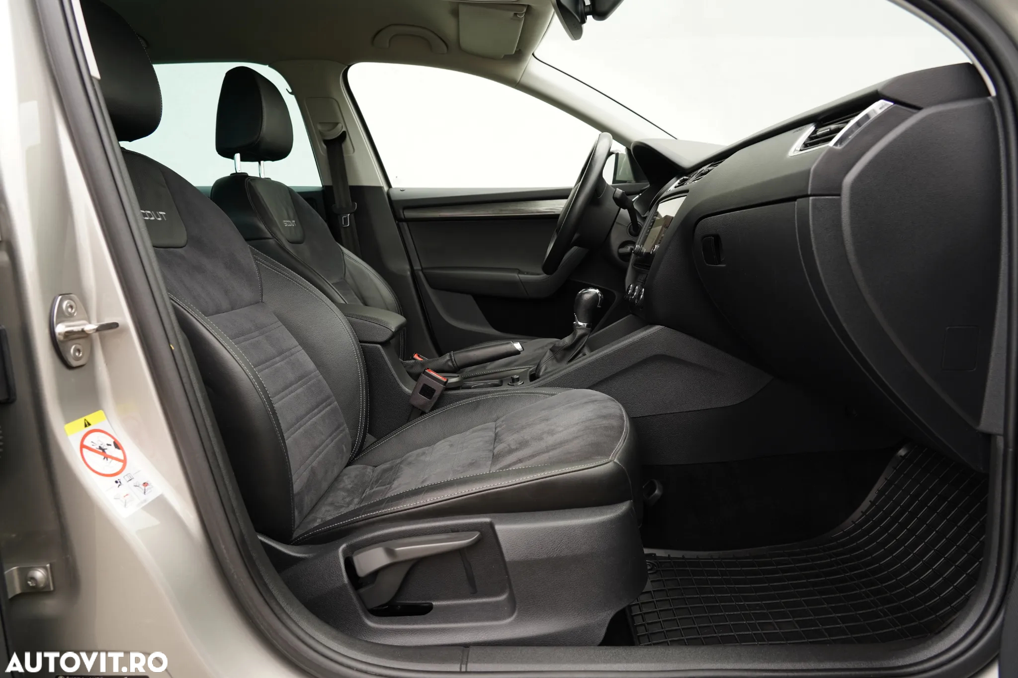Skoda Octavia Combi 2.0 TDI 4x4 DSG Scout - 14