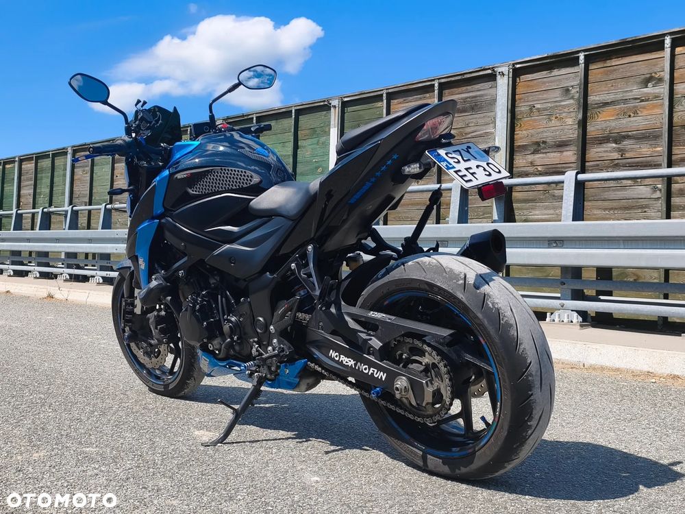 Suzuki GSX - 7