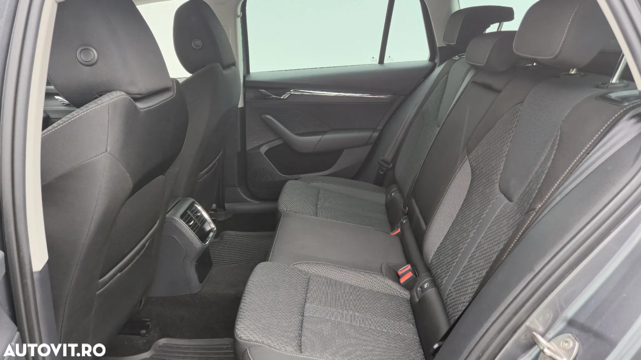 Skoda Octavia Combi 2.0 TDI DSG Style - 12