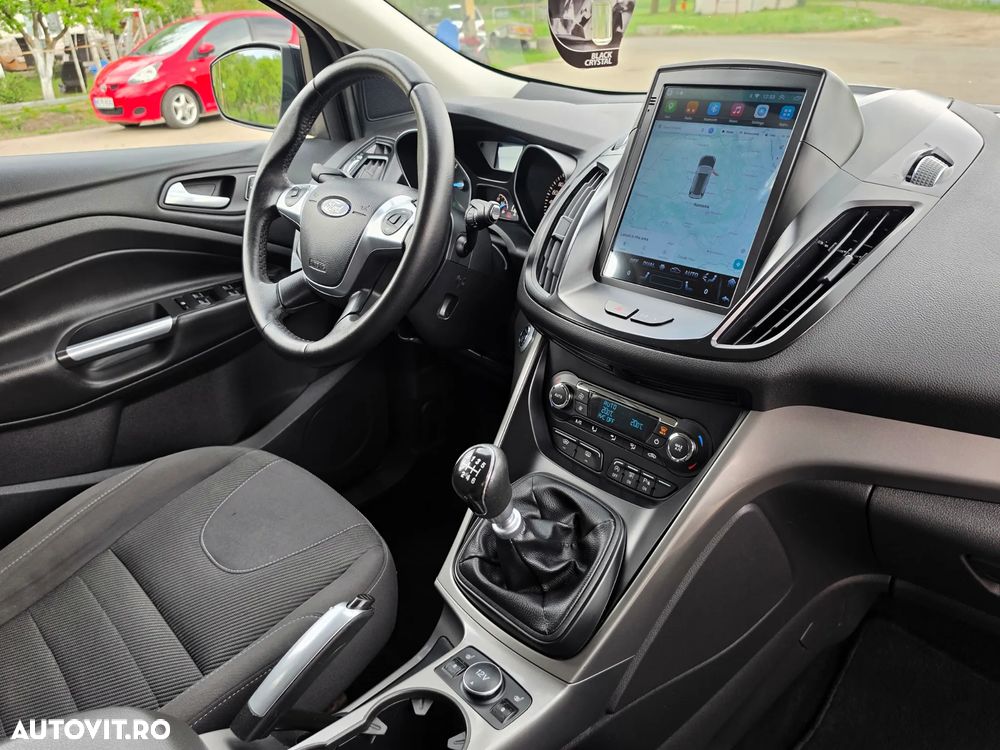 Ford Kuga 2.0 TDCi 2x4 Business Edition - 24