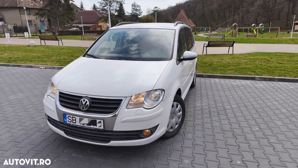 Volkswagen Touran - 1