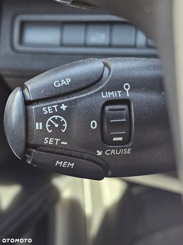 Peugeot 3008 1.5 BlueHDi Allure S&S EAT8 - 32