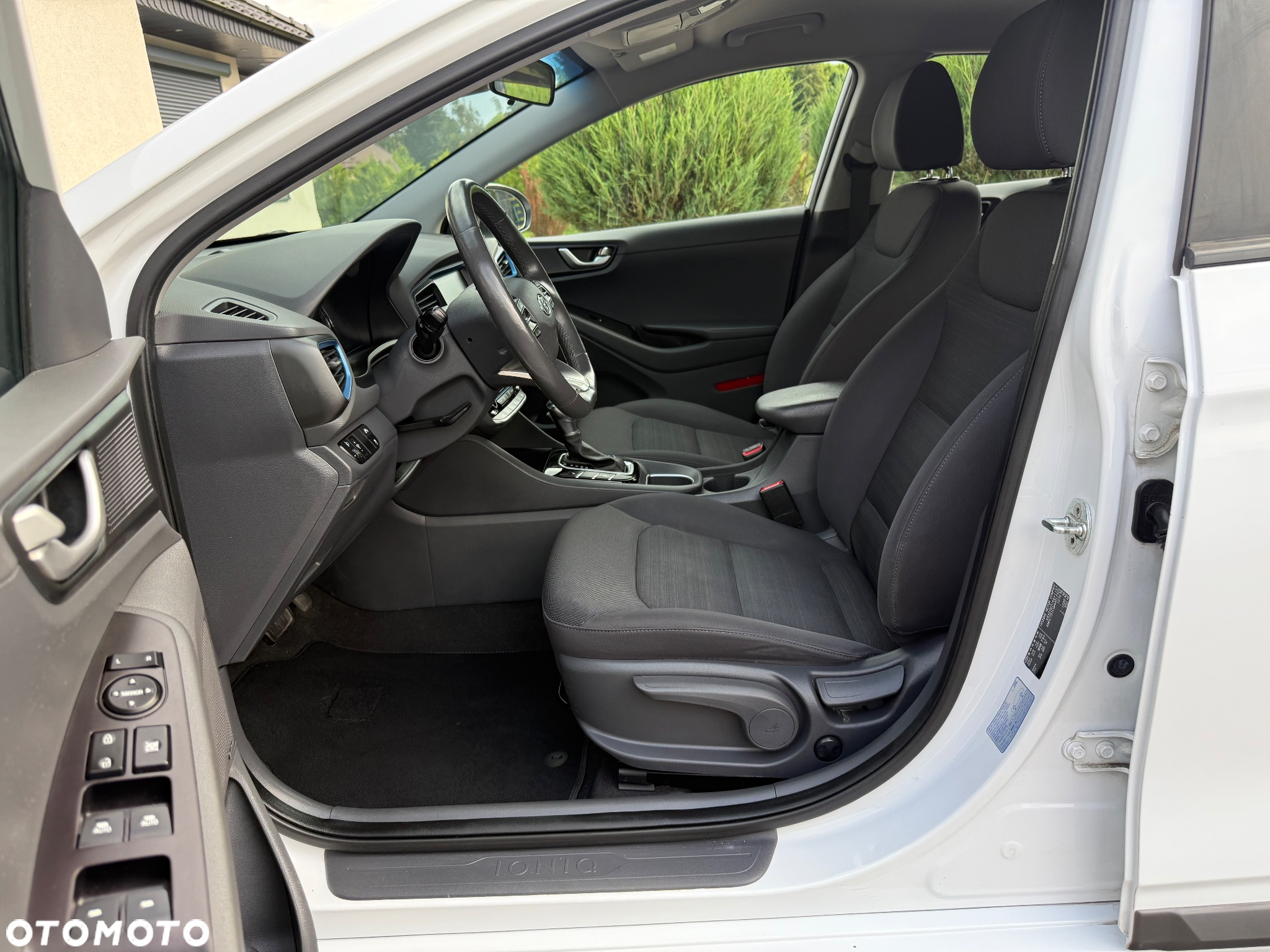 Hyundai IONIQ Hybrid 1.6 GDI Premium - 16