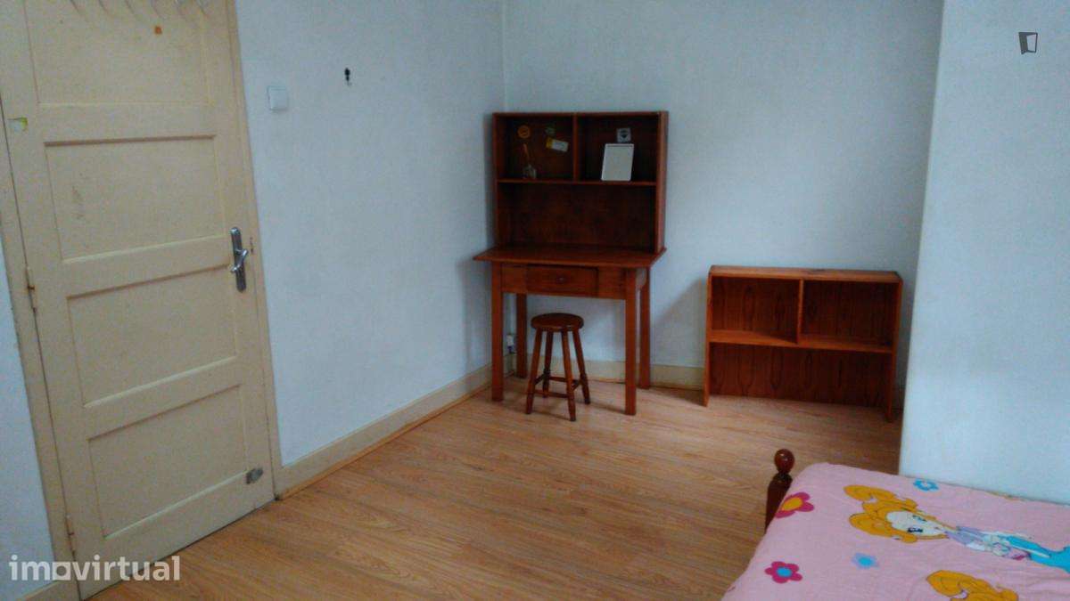 Quarto - localizado em Baixa Coimbra - Grande imagem: 2/21