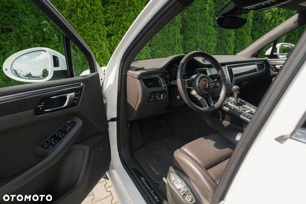 Porsche Macan Turbo - 10
