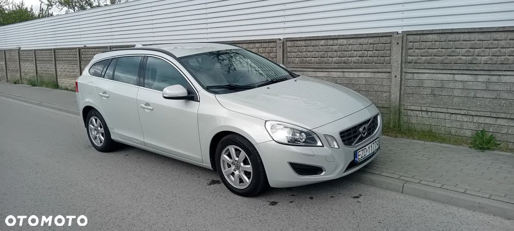 Volvo V60 DRIVe Momentum - 1