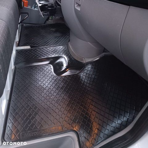 Mercedes-Benz Sprinter 319 - 16