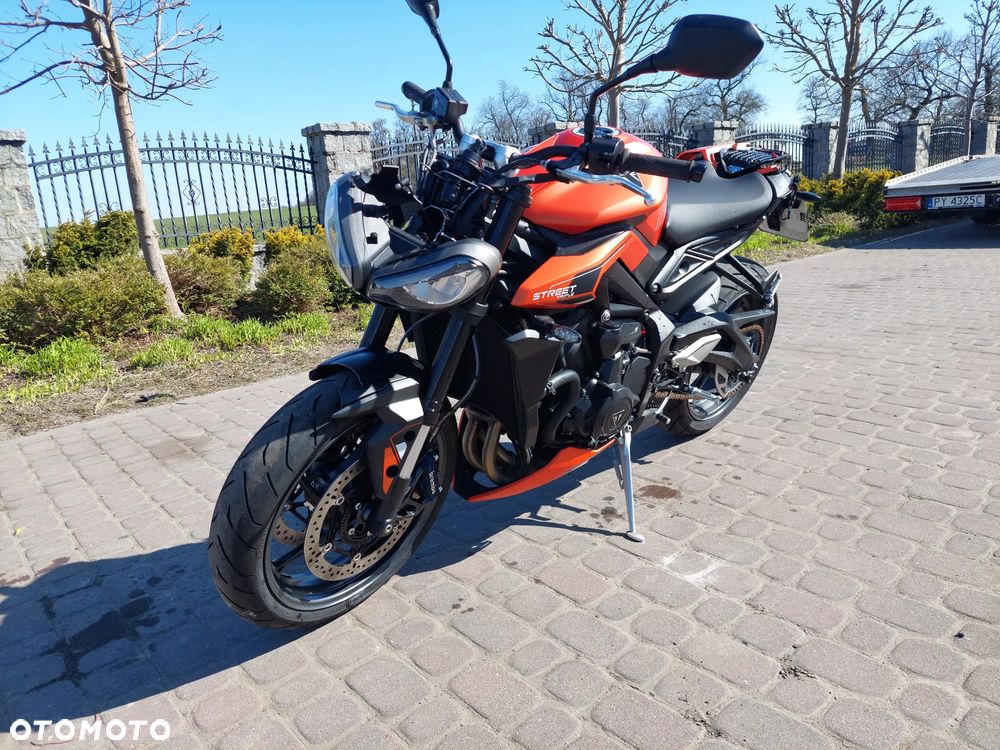 Triumph Street Triple - 1