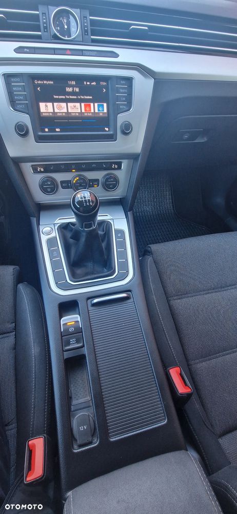 Volkswagen Passat 1.6 TDI (BlueMotion Technology) Comfortline - 11