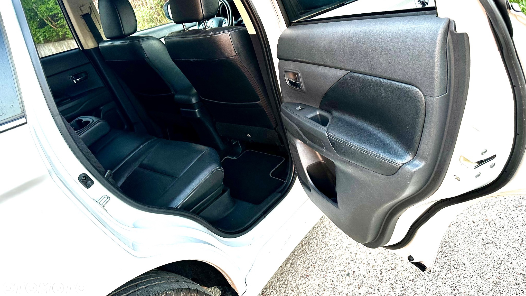 Mitsubishi Outlander 2.0 4WD Plug-In Hybrid Top - 16