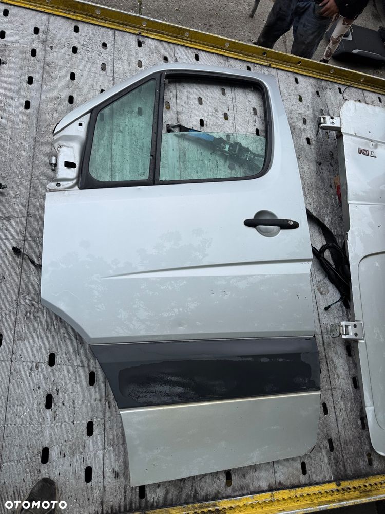 Volkswagen Crafter drzwi boczne tylnie niskie boczne prawe lewe z szybą srebrne srebrny - 6