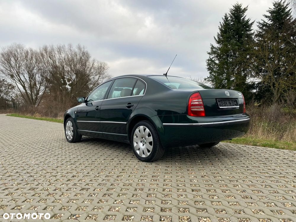 Skoda Superb 1.8 Turbo Exclusive - 32