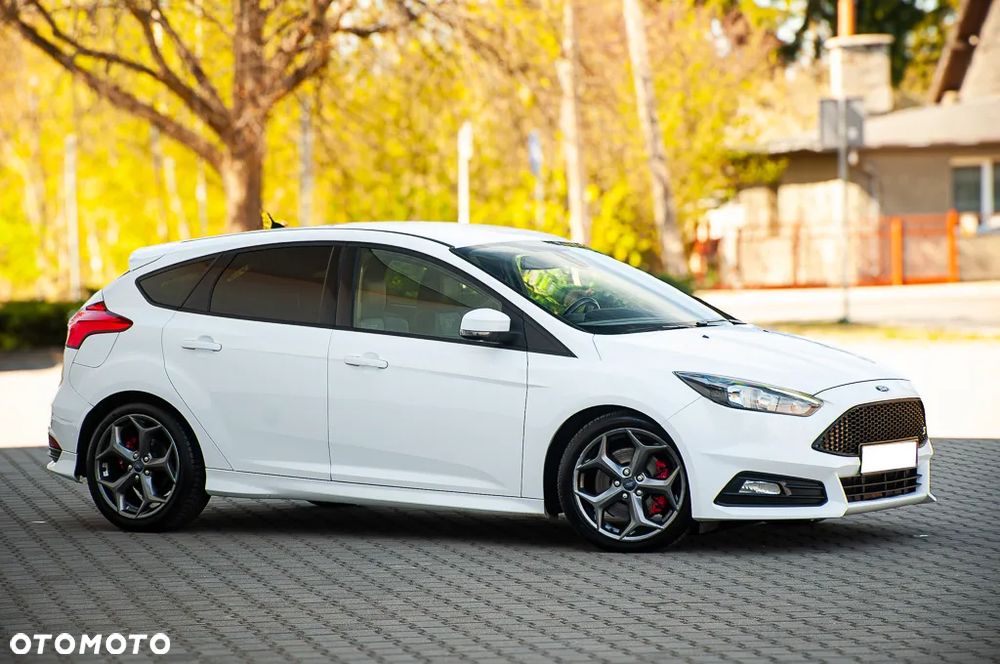 Ford Focus 2.0 TDCi ST mit Leder-Exclusiv-Paket - 4