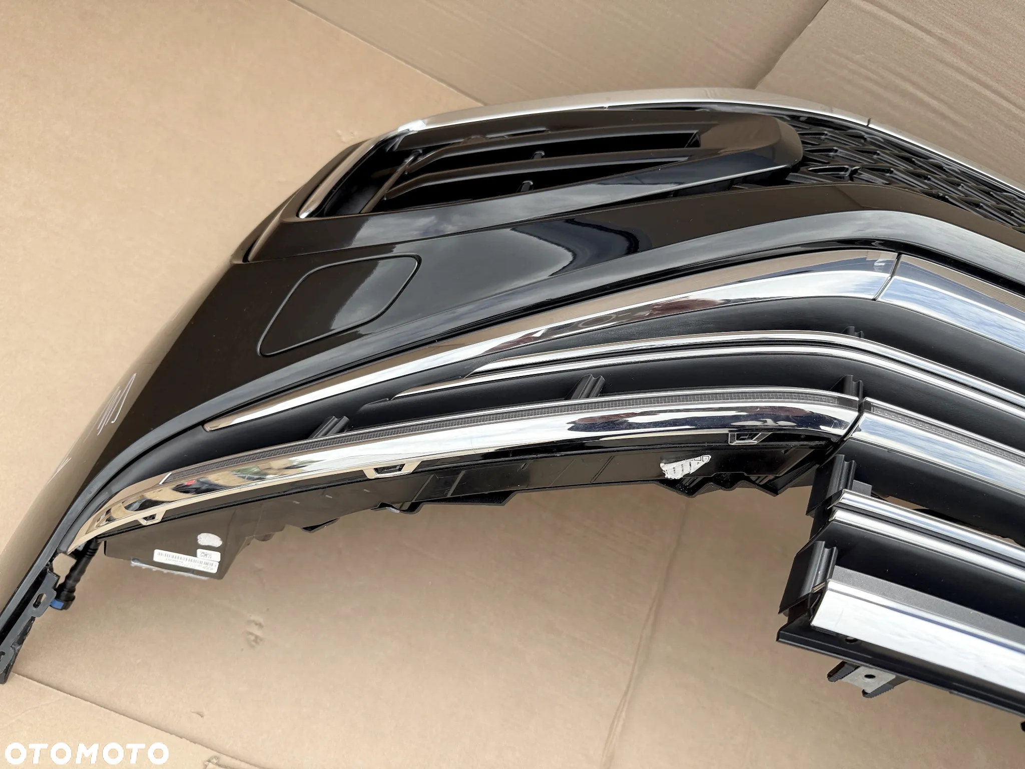 Zderzak Przedni VW Touareg III 760 Lift R-Line BLACK, LED Full - 12