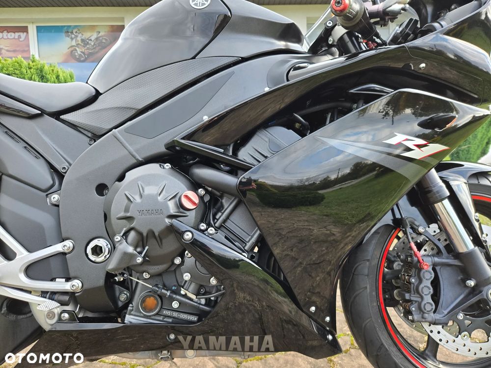 Yamaha R1 - 10