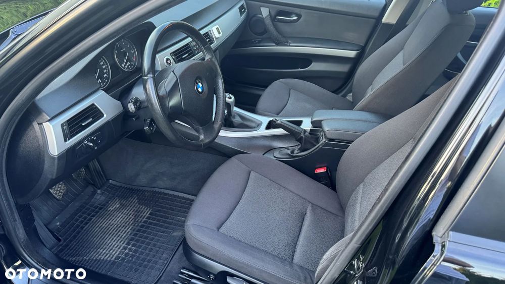 BMW Seria 3 318i Edition Sport - 9