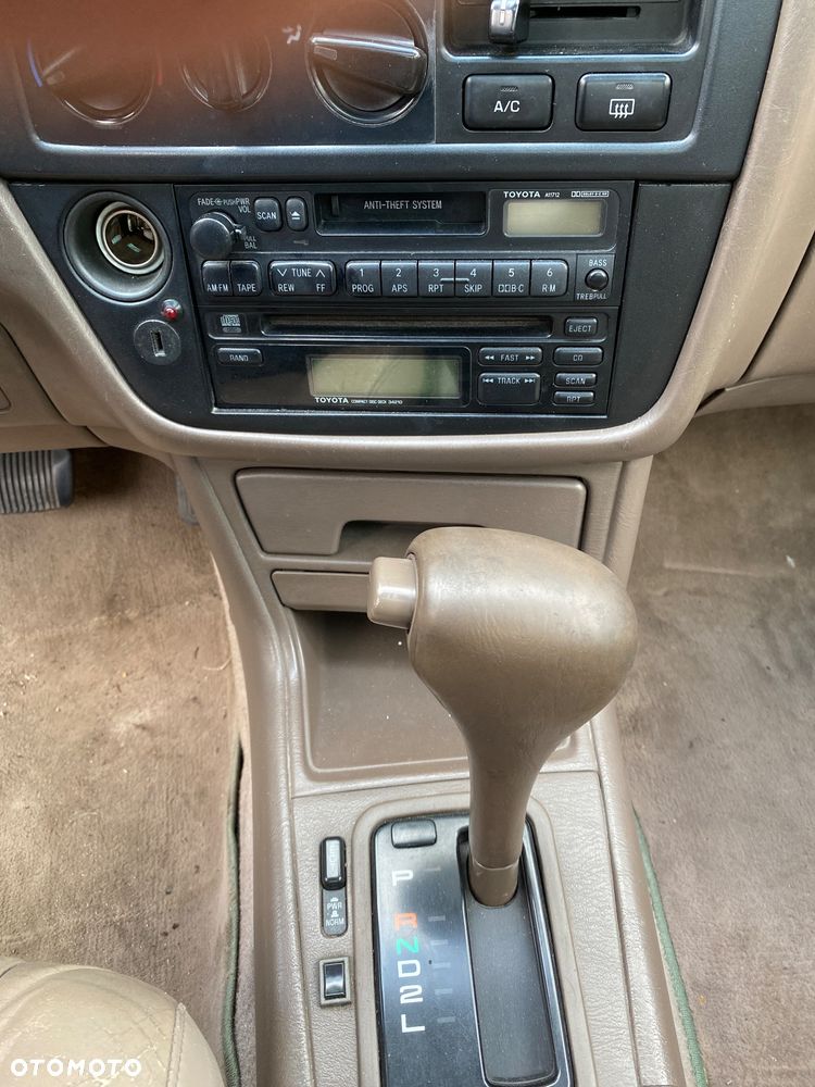 Toyota Camry 3.0 V6 LE - 17