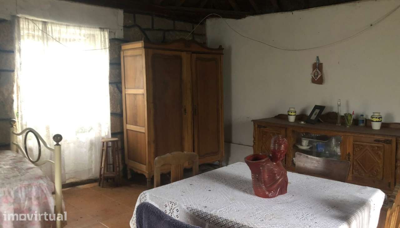 Moradia V2 em pedra com terreno em Santa Leocádia, Baião - Grande imagem: 3/46