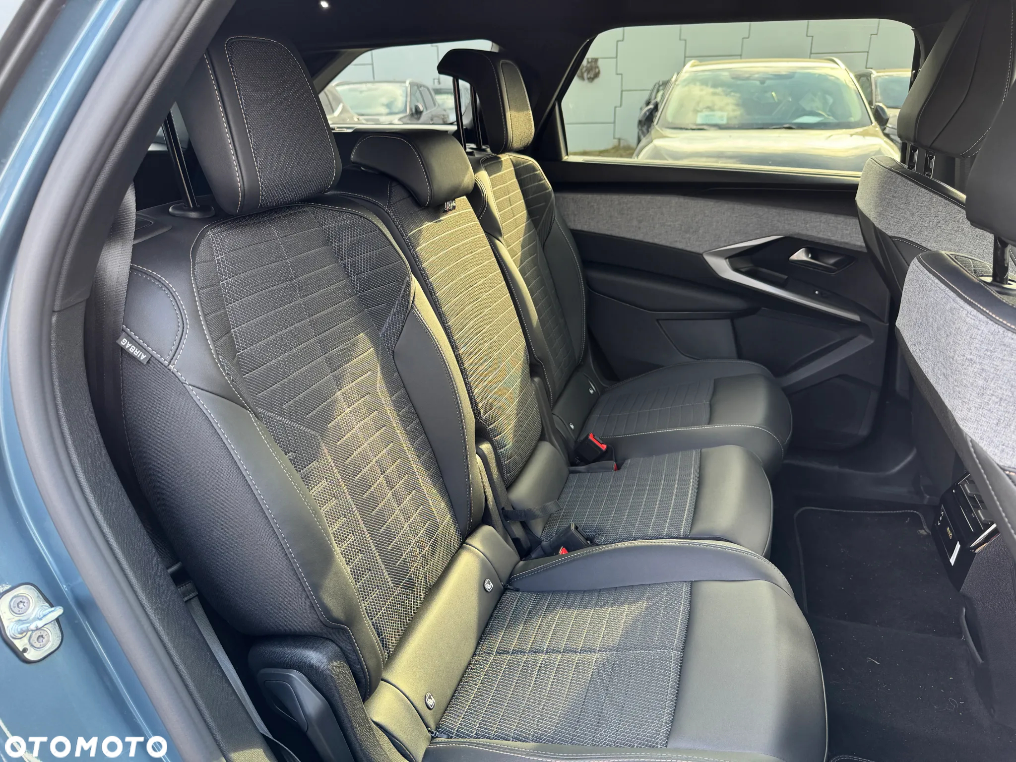 Peugeot 5008 1.2 PureTech mHEV Allure S&S e-DCS6 - 18