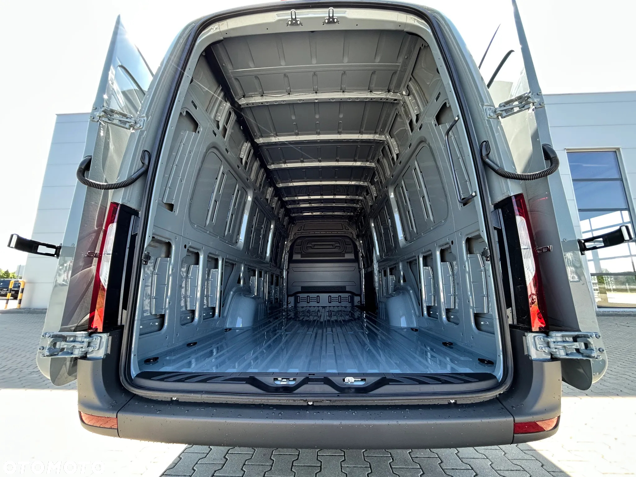 Mercedes-Benz SPRINTER 319 CDI FURGON EKSTRA DŁUGI - 19