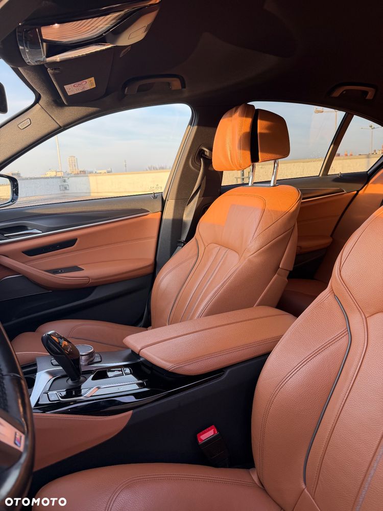 BMW Seria 5 530i xDrive GPF - 14