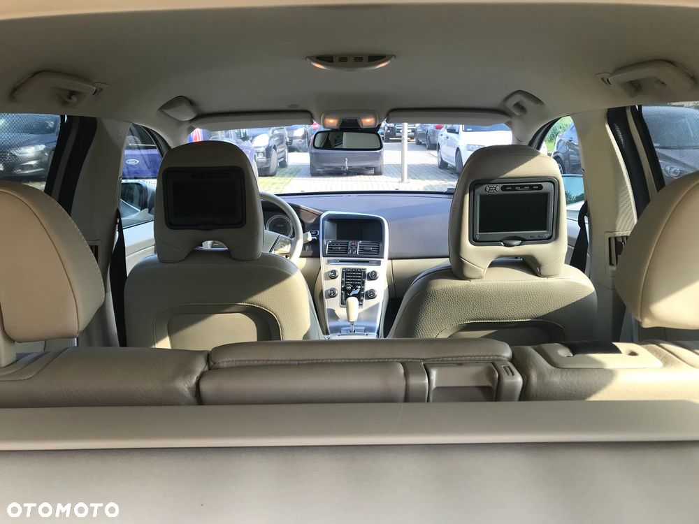 Volvo XC 60 D5 AWD Momentum - 9