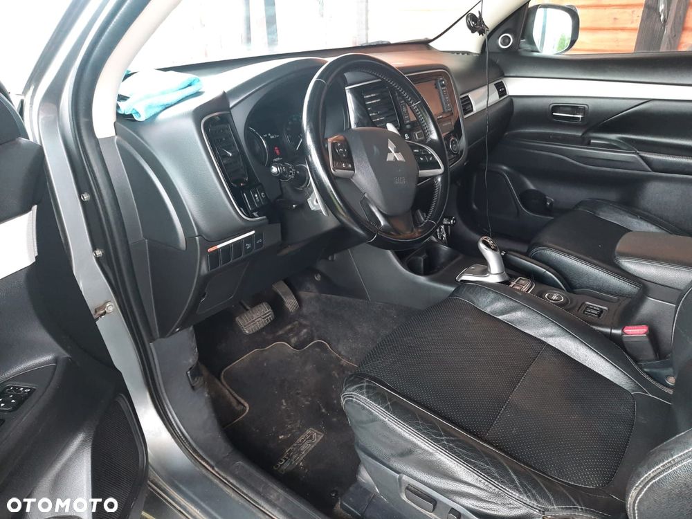 Mitsubishi Outlander - 10