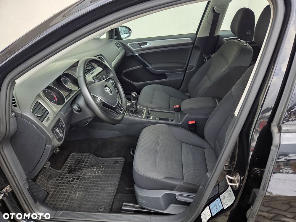 Volkswagen Golf - 8