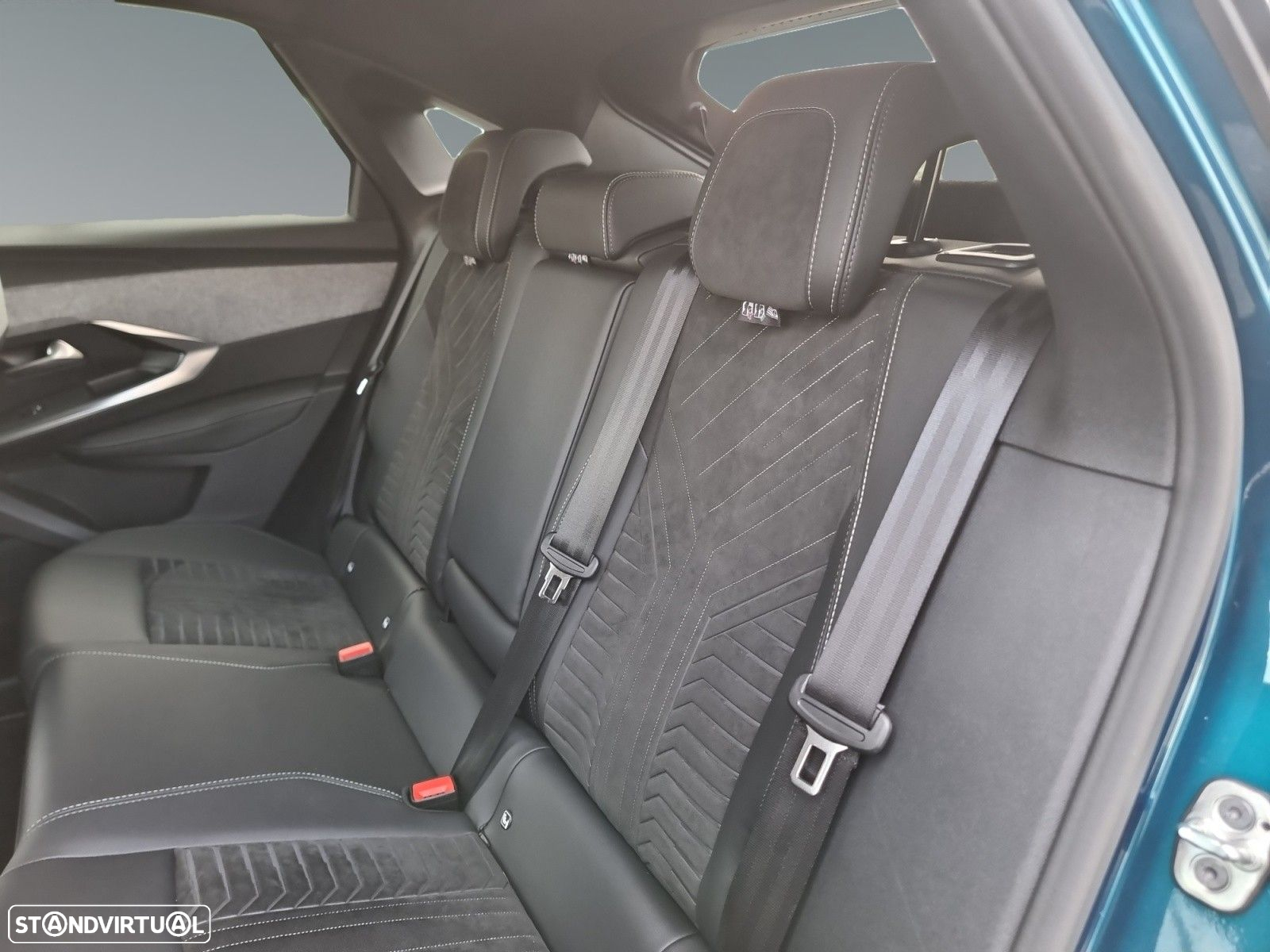 Peugeot E-3008 73 kWh GT - 15